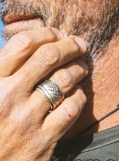El Risco ring made of silver worn by a bearded man